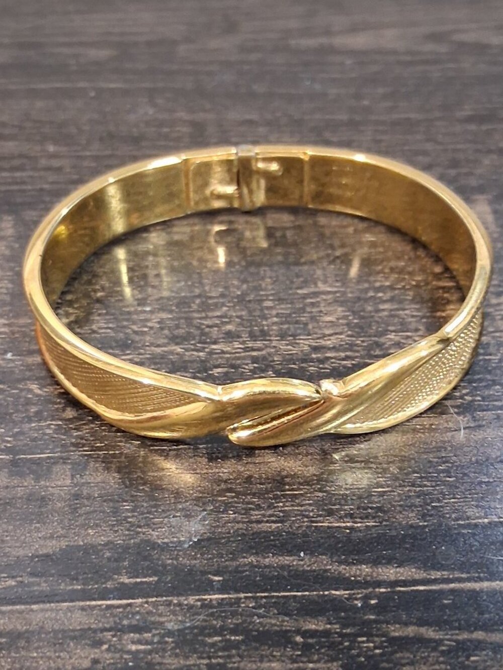Vintage Monet Signed Gold Tone Hinged Bypass Bangle Bracelet Textured Mesh